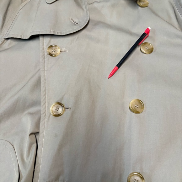 Burberry trench coat. - Picture 15 of 16